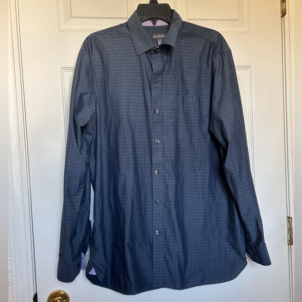 Van Heusen Shirt Men’s Large 16-16 1/2 Dark Blue Cotton/Polyester Long Sleeve